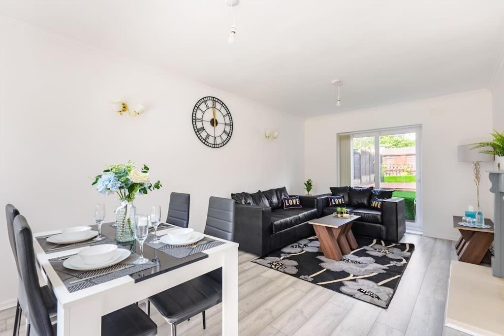 Birmingham Great Barr Property Near Junction 7 M6 Экстерьер фото